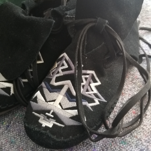 Tom's black suede moccasins ladies 8.5 - Picture 2 of 7